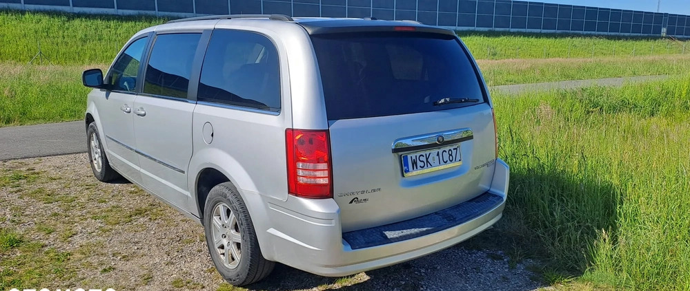 Chrysler Town &amp; Country cena 24900 przebieg: 213500, rok produkcji 2010 z Bochnia małe 67